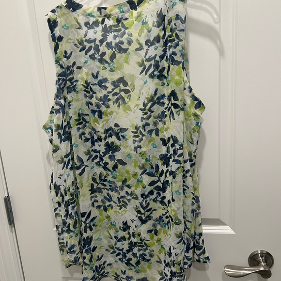 Liz Claiborne Blue and Green Leaf Print Blouse - Picture 2 of 2